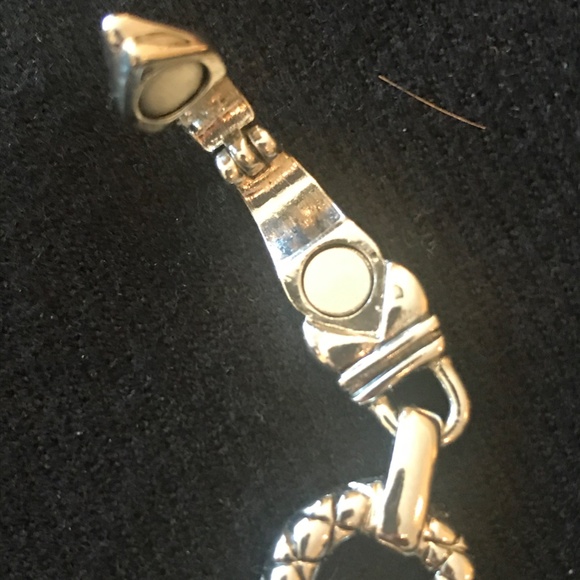 Chocker Length Necklace - Picture 4 of 9